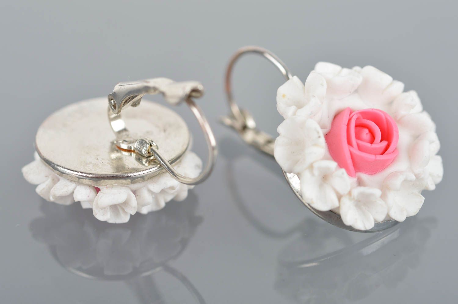 Boucles d'oreilles fleurs blanc rose en pâte polymère faites main pour femme photo 5
