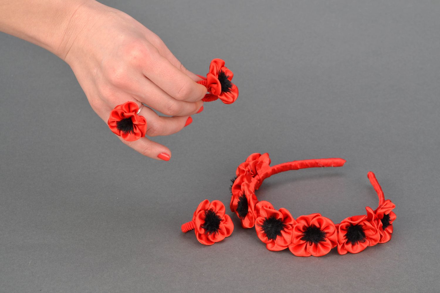 Set of jewelry made of satin ribbons Poppies photo 2