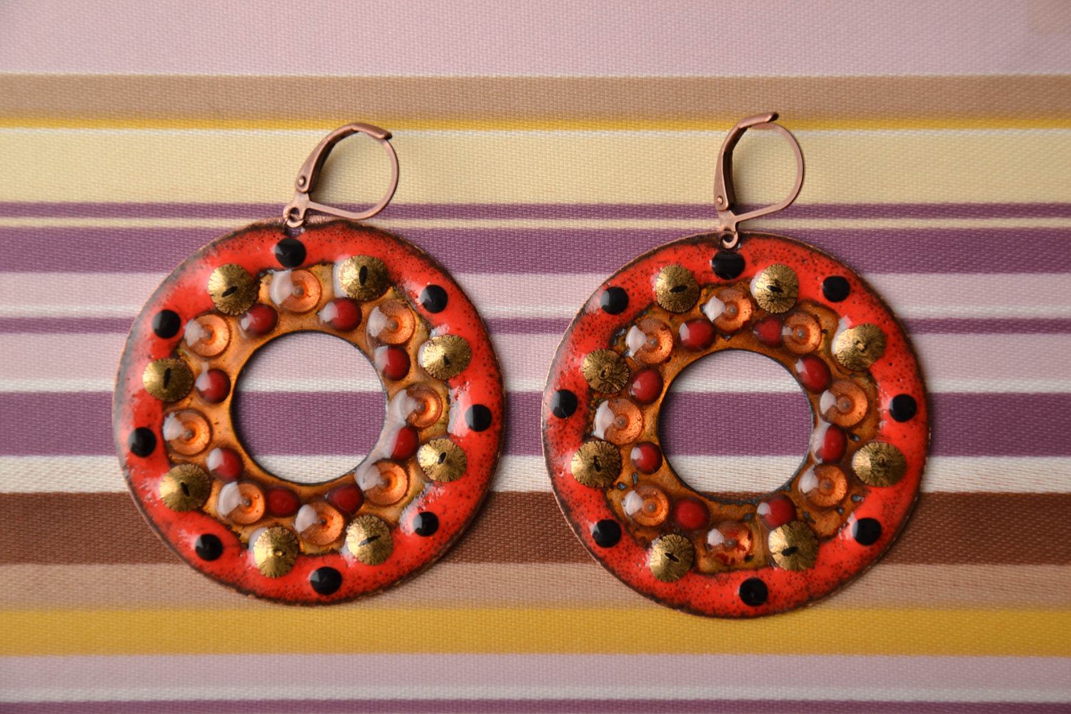 Round copper earrings with enamel photo 1
