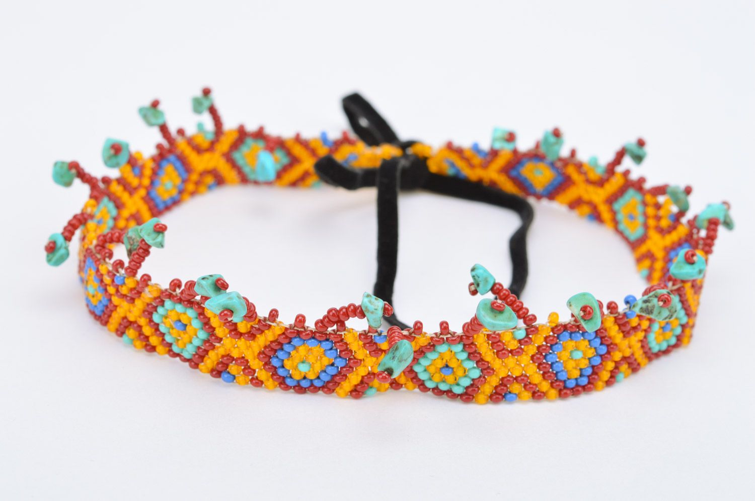 Collar artesanal de abalorios checos hecho a mano trenzado con cordones foto 2