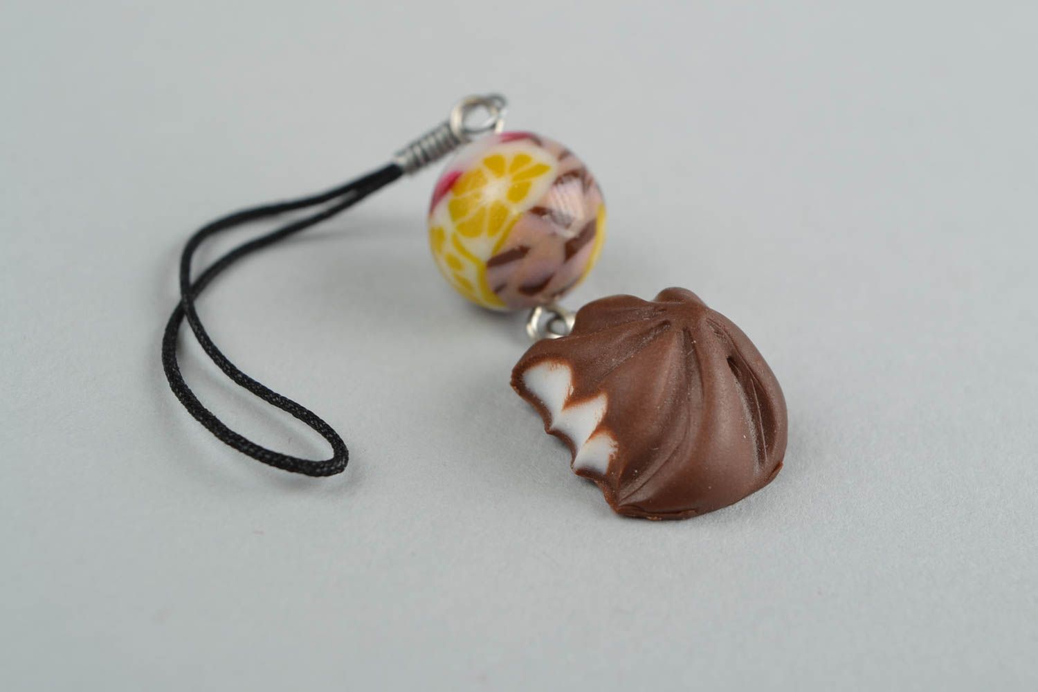 Lustiger schöner Damen Schlüsselanhänger aus Polymer Ton handmade Süßigkeit  foto 1