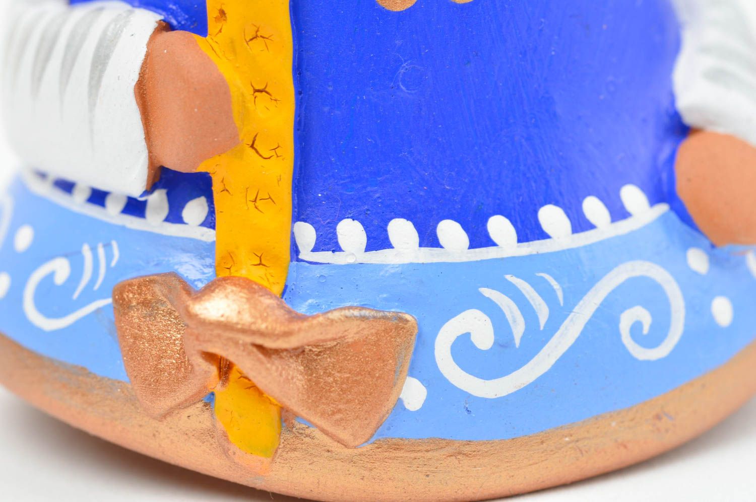 Синий глиняный колокольчик в виде девицы ручной работы расписанный красками фото 5