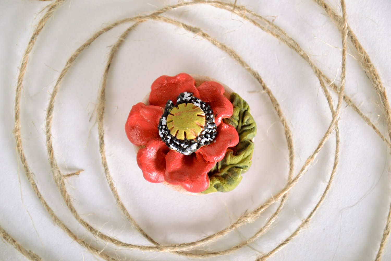 Flower-shaped ceramic fridge magnet photo 1