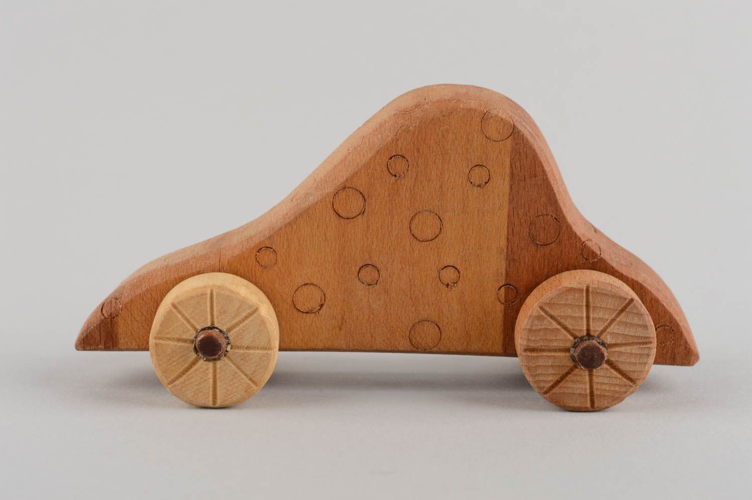 Kleines Auto Zieh Spielzeug aus Holz Öko Handarbeit für Kinder schön nützlich foto 3