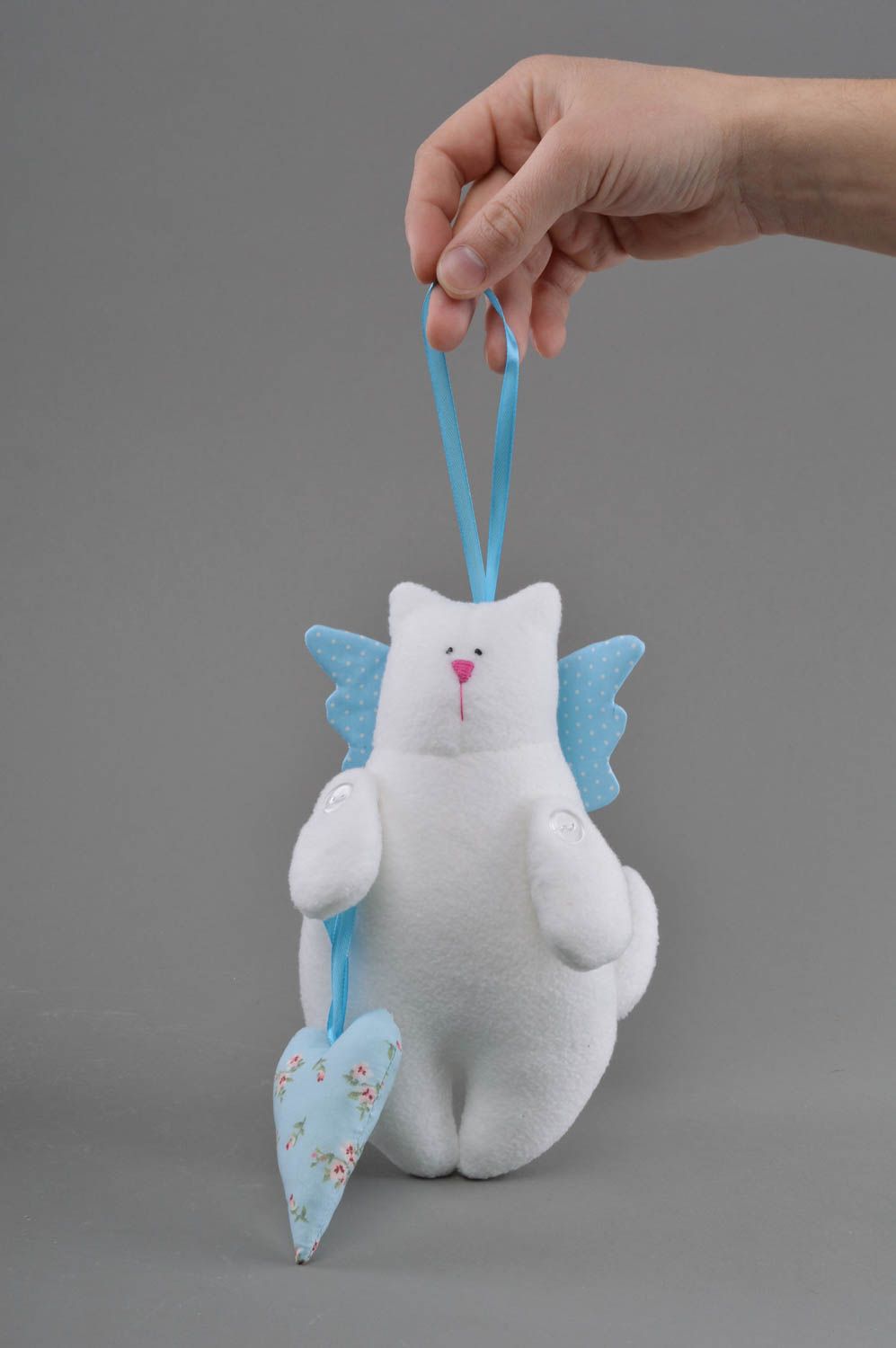 Мягкая игрушка котик с сердцем ручной работы из ткани красивый белый с крыльями фото 4