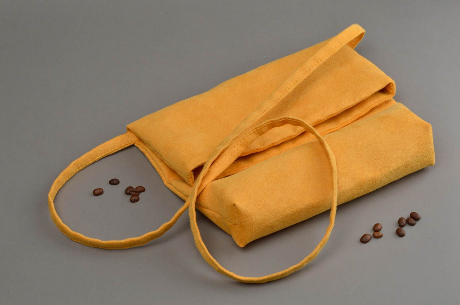 Kleine gelbe handgemachte Schultertasche aus Kunstwildleder und Baumwolle foto 1