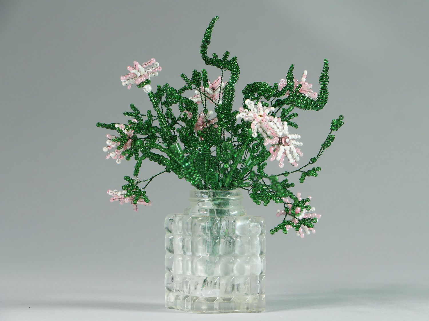 Декоративные цветы из бисера Маргаритки фото 3