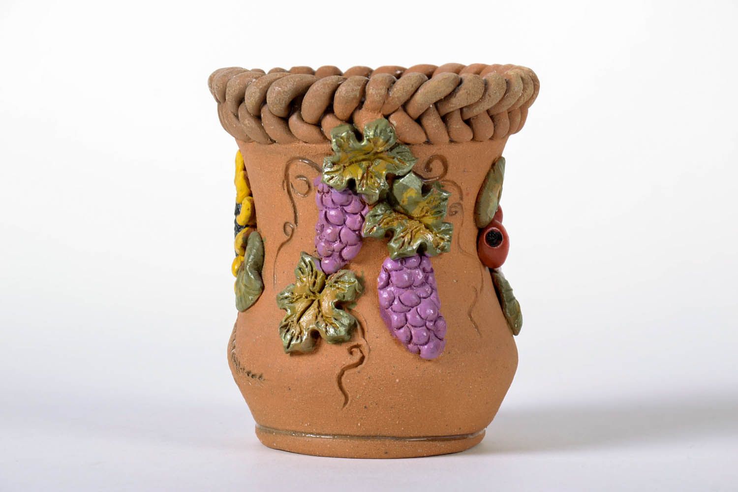 Vaso de cerâmica para decoração feito de barro e pintado com tintas acrílicas foto 2
