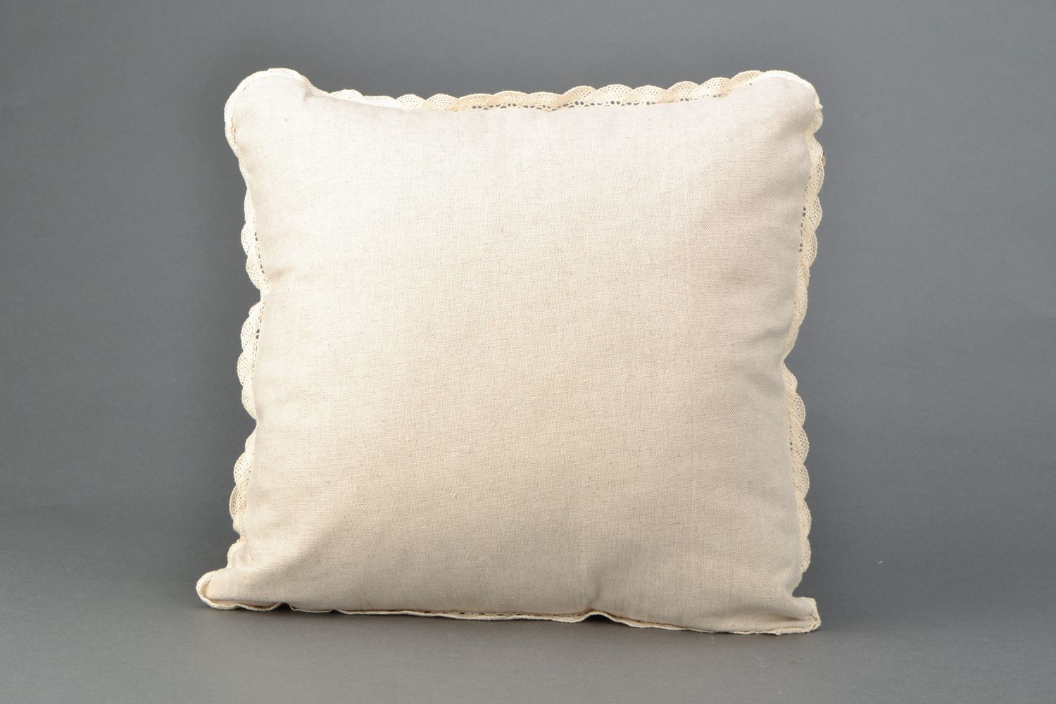 Accent cushion with removable pillow case photo 1