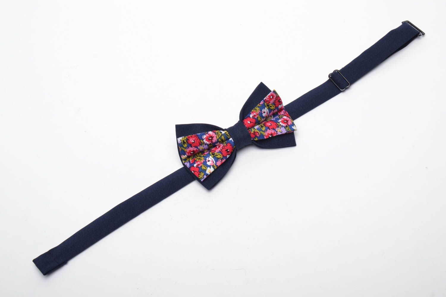 Синий галстук-бабочка с цветочным принтом фото 3