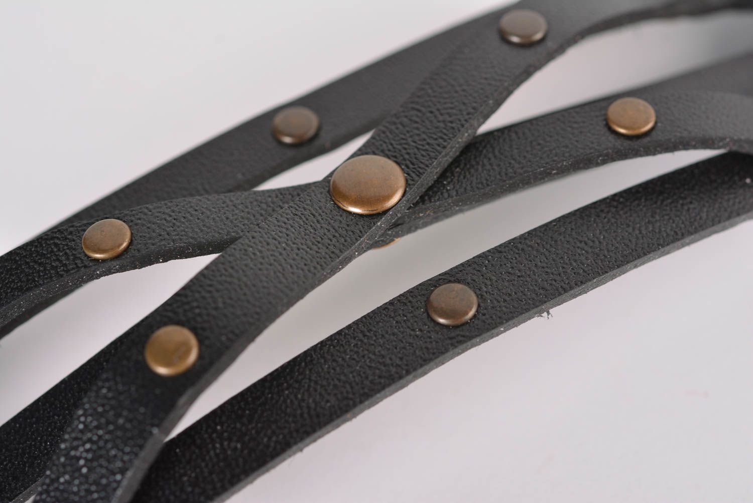 Bracelet en cuir fait main Bijou de main large noir Accessoire pour femme photo 5