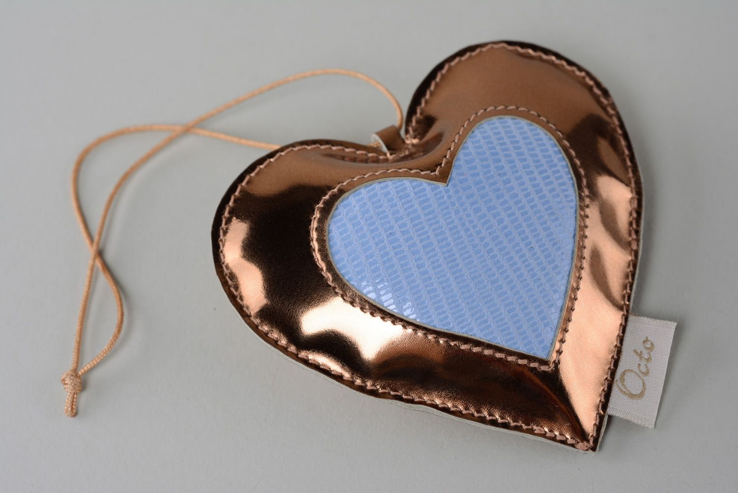 Leather heart-shaped keychain photo 1
