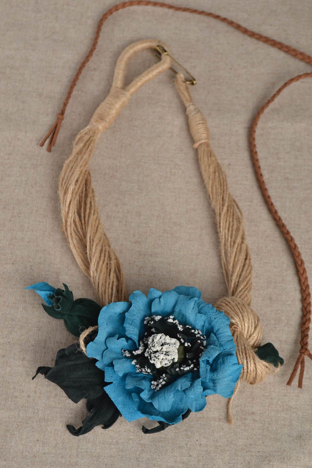 Collier en cuir Bijou fait main Cadeau femme bleu original floral de créateur photo 1