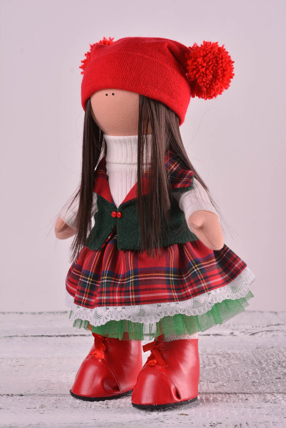 Кукла ручной работы кукла из ткани мягкая кукла в клетчатой юбке и красной шапке фото 3