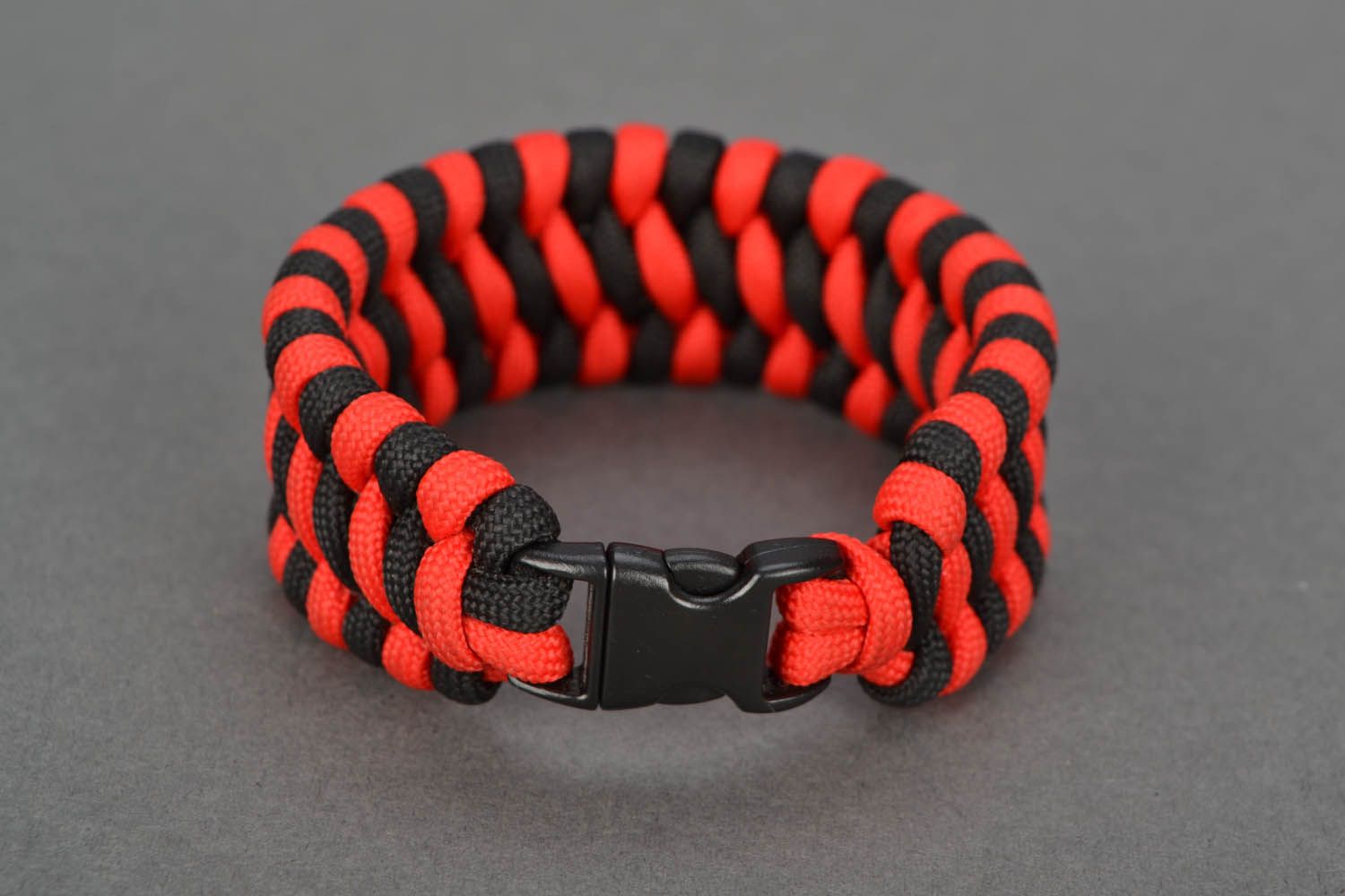 Red-black parachute cord bracelet photo 3