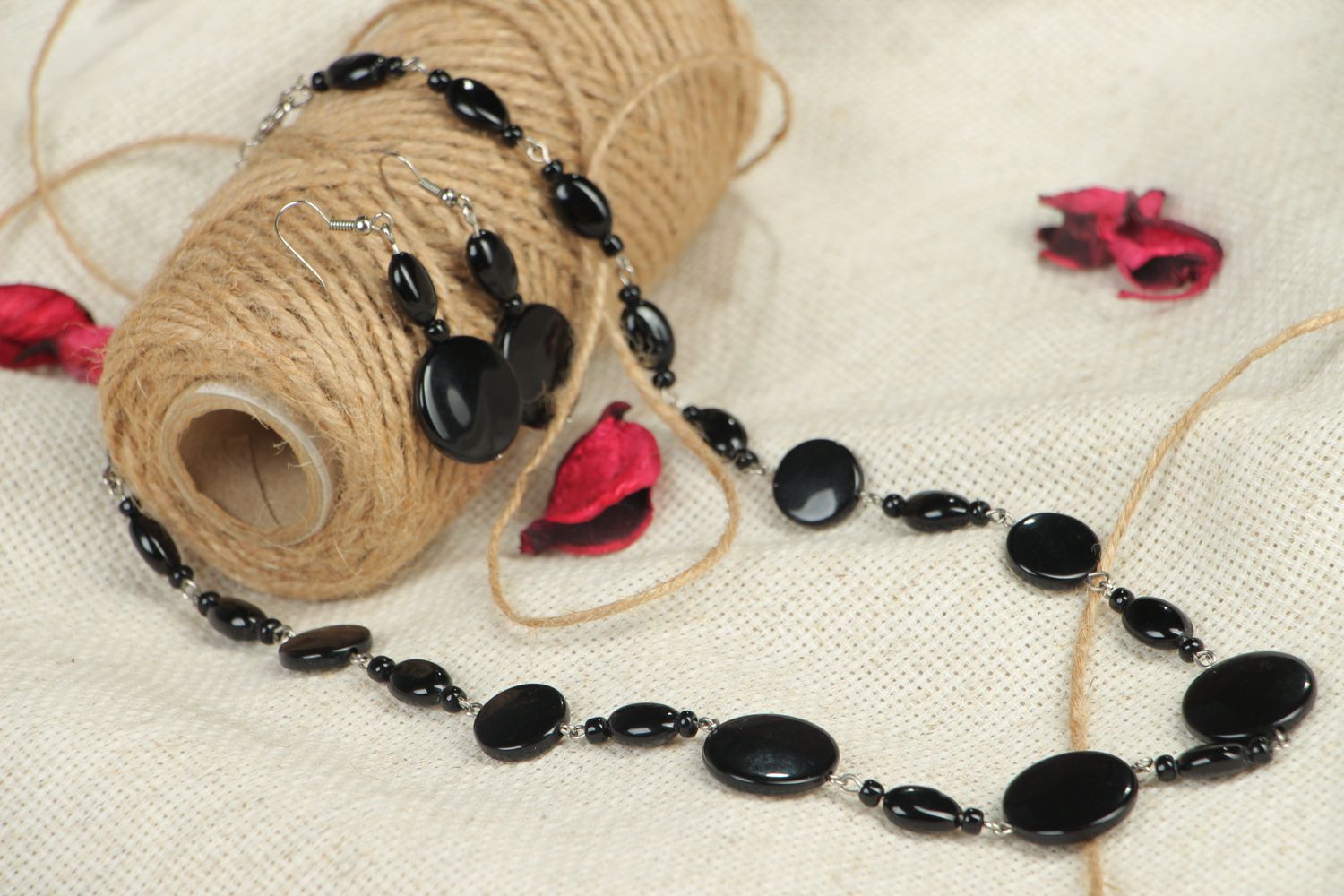 Black plastic jewelry earrings and bead necklace photo 5