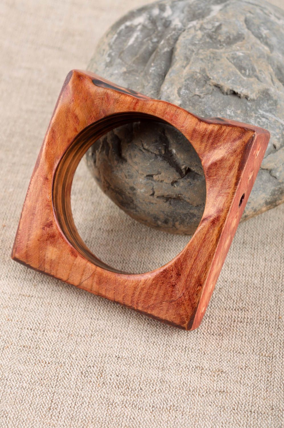 Pulsera de madera cuadrada hecha a mano regalo original accesorio para mujer foto 1