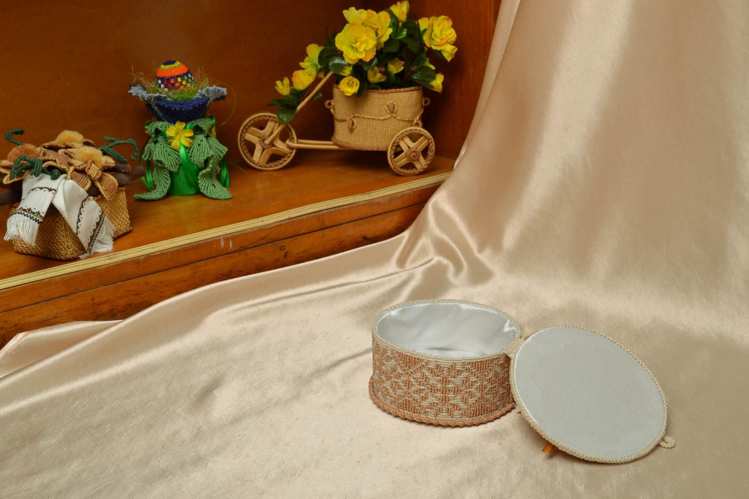 Handmade round jewelry box with flowers photo 5