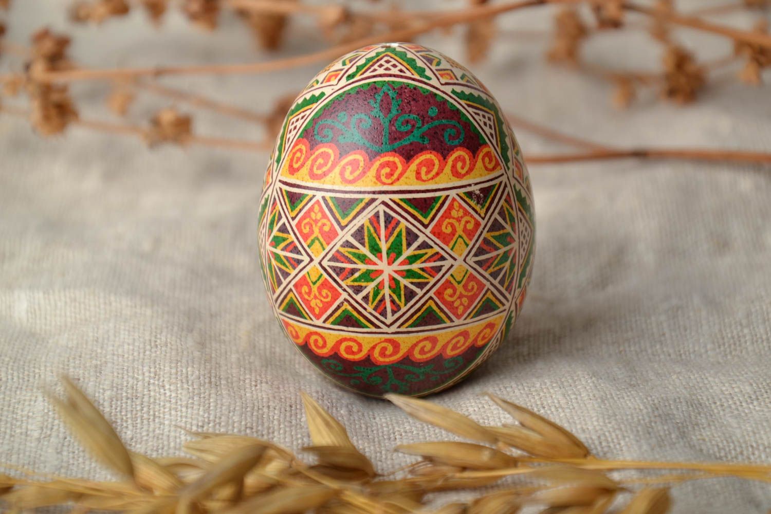 Huevo de Pascua decorado a mano foto 1