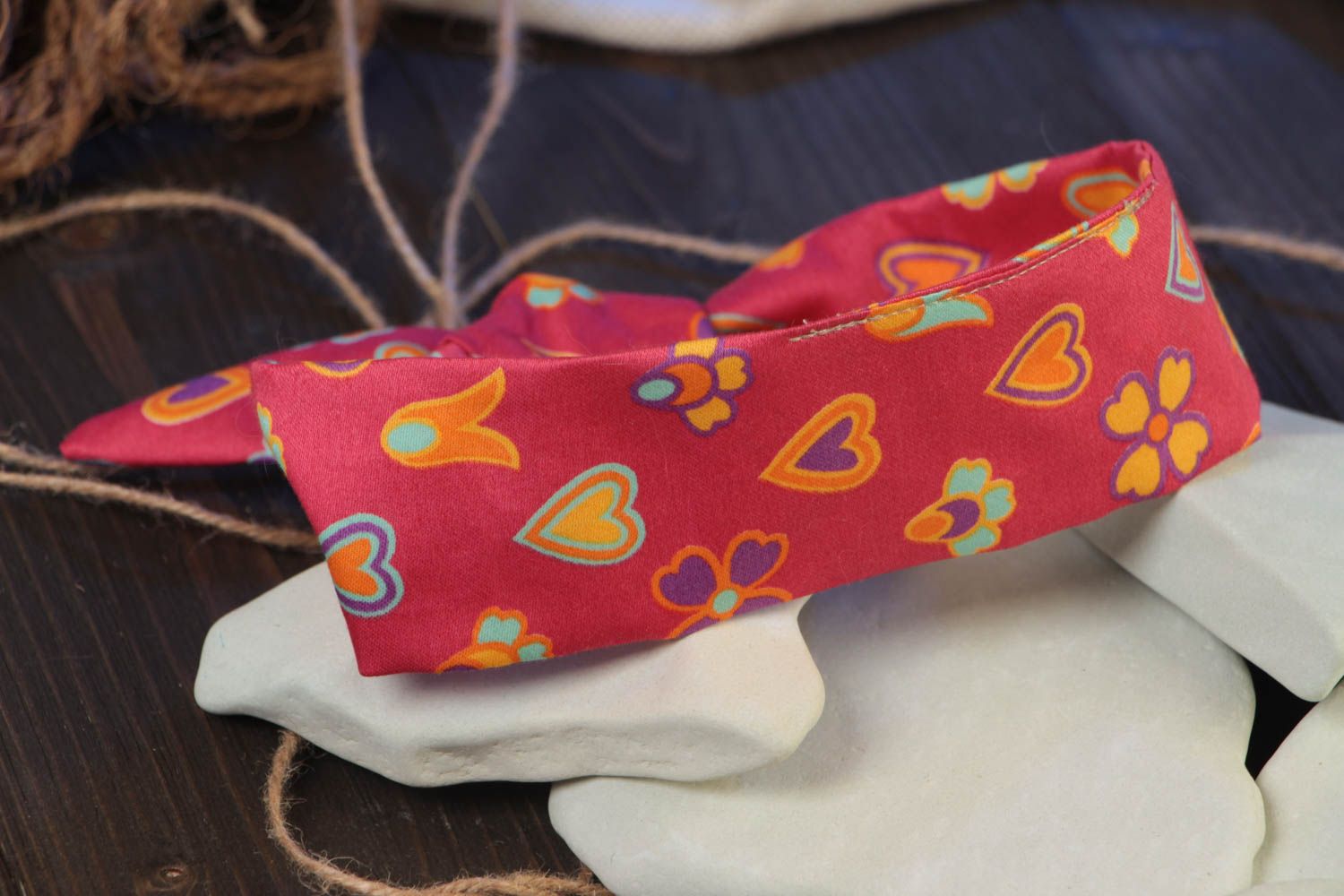 Handmade bright viscose fabric dolly bow headband with hearts pattern photo 1
