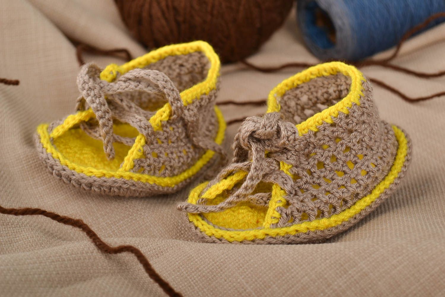 Handmade Baby Sandalen gehäkelte Babyschuhe Geschenk für Kleinkinder gelb beige foto 1