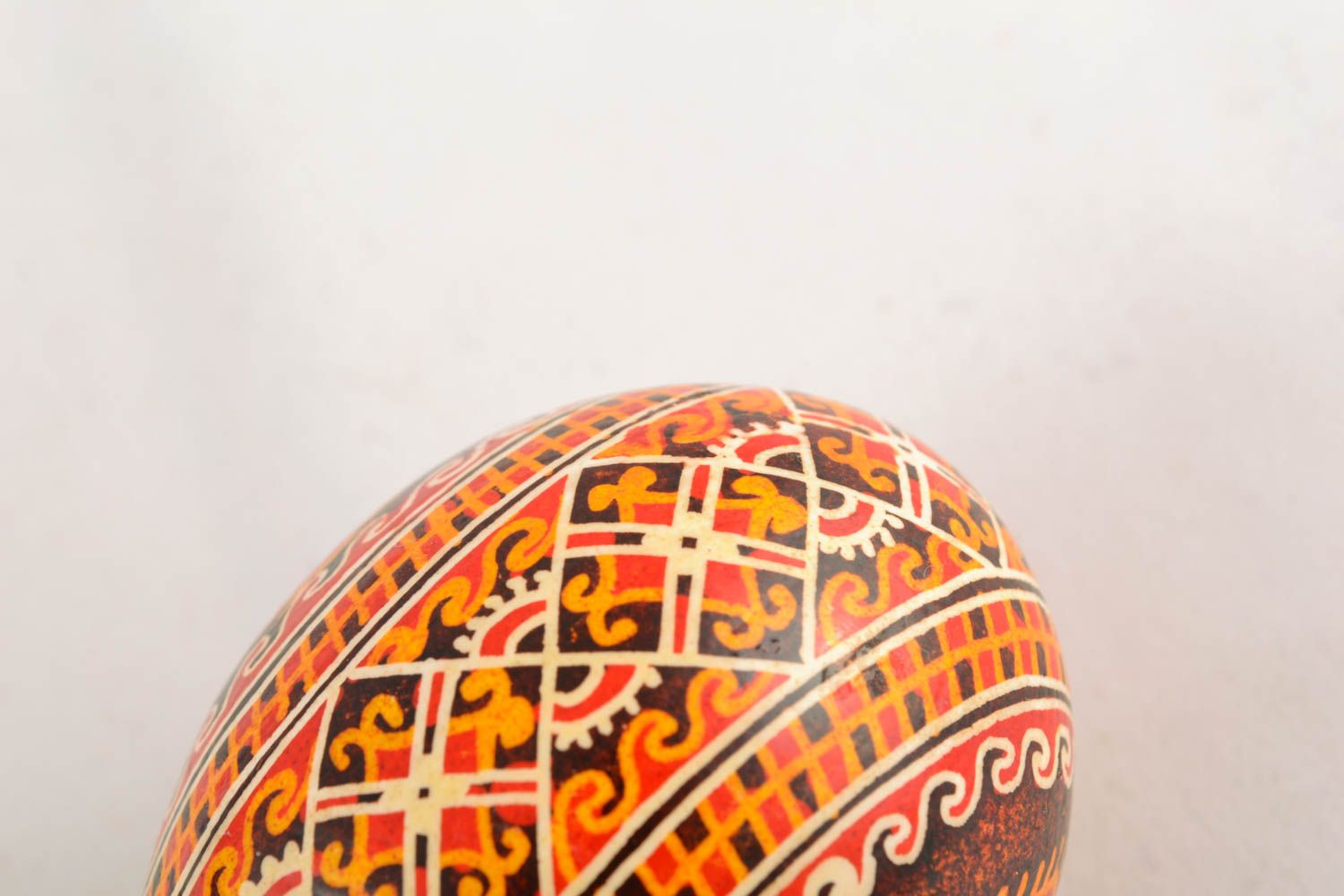 Œuf peint de Pâques avec ornements fait main photo 4