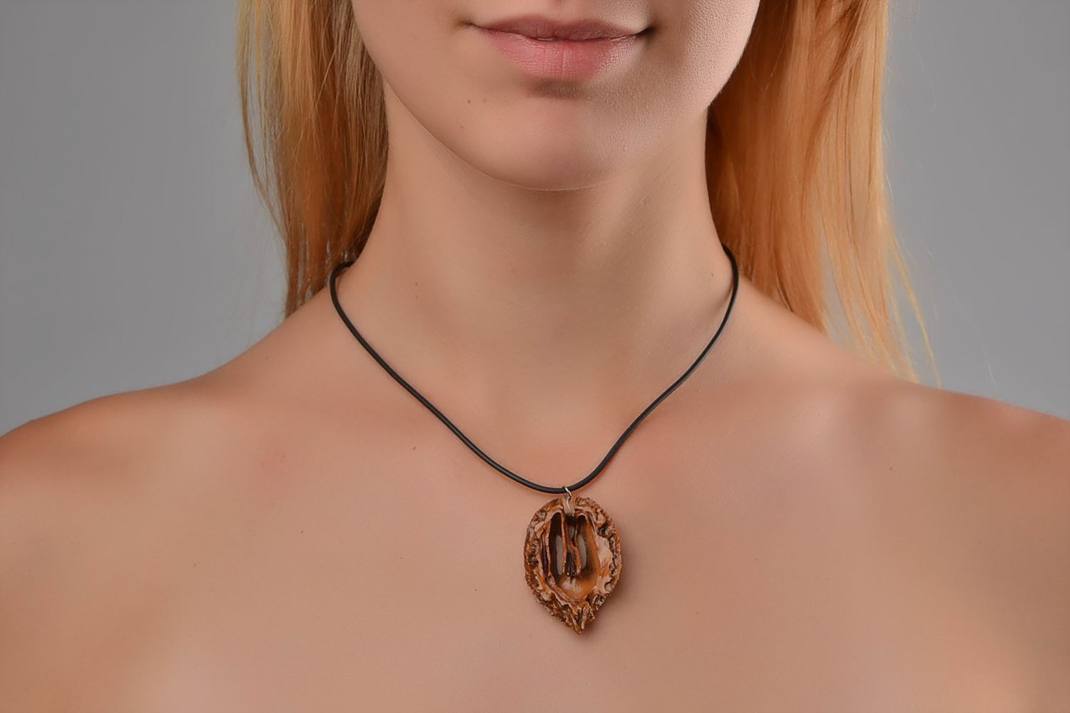 Beautiful handmade walnut neck pendant botanical jewelry fashion accessories photo 1