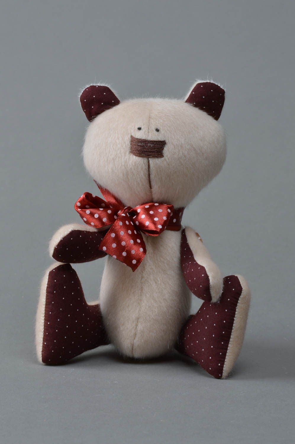 Игрушечный медведь из искусственного меха и ткани на подарок девушке или ребенку фото 1