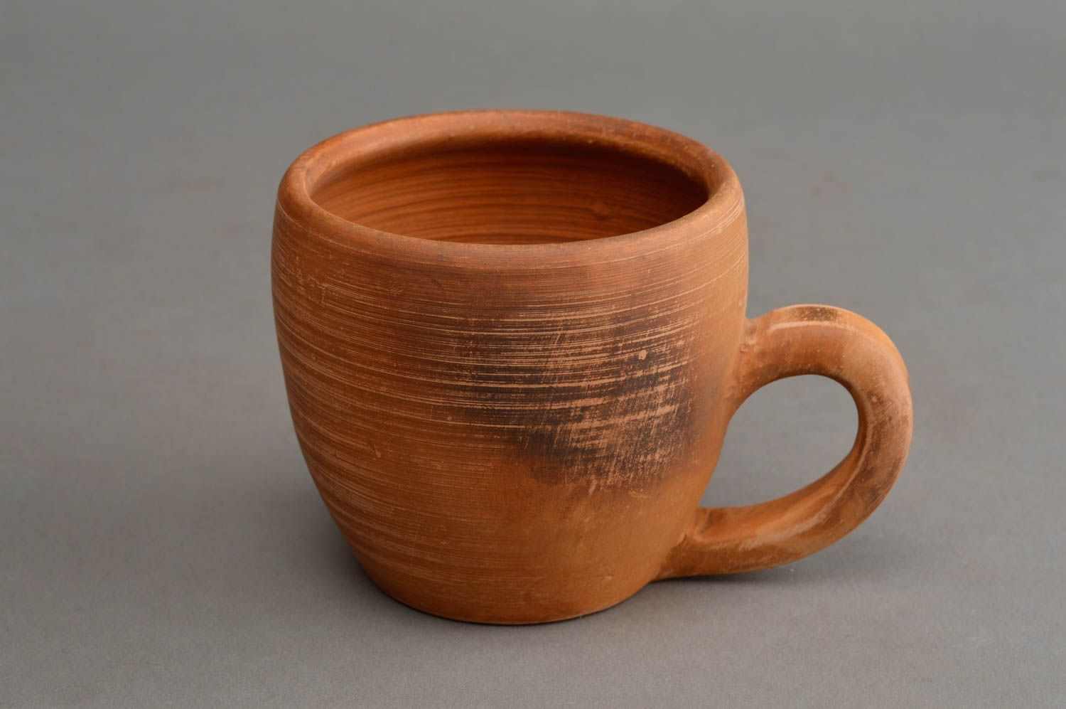 Керамическая чашка коричневая с ручкой маленькая 150 мл необычная ручной работы фото 2