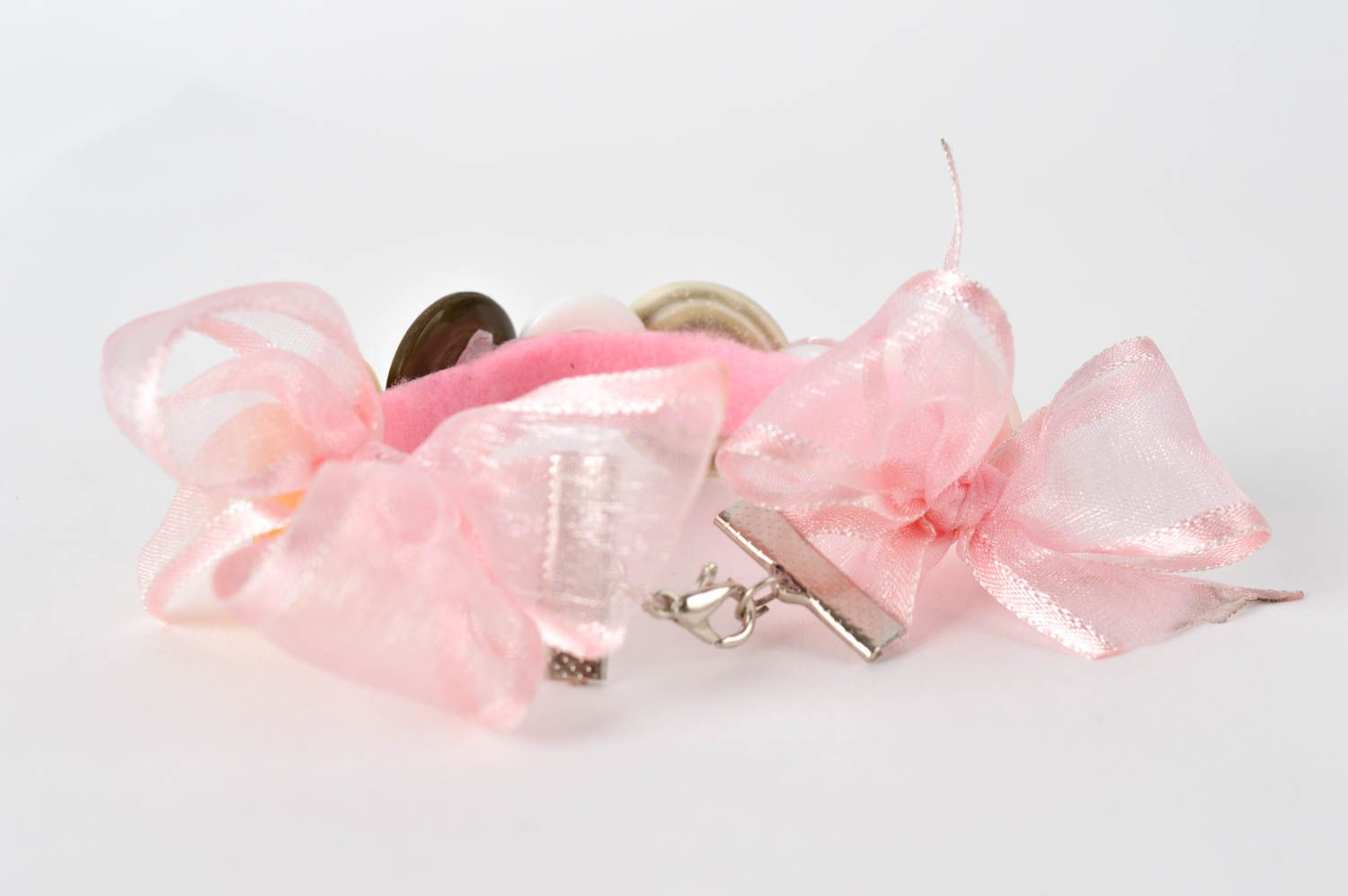 Необычные украшения ручной работы браслет из пуговиц колье из пуговиц розовые фото 4