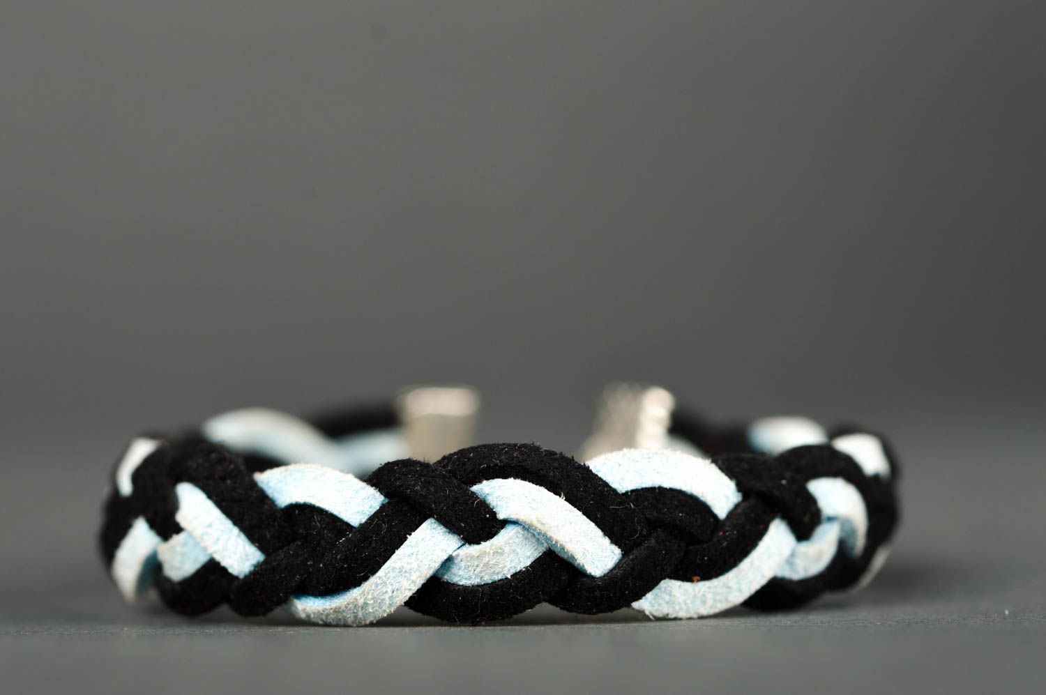 Wildleder Armband handmade Schmuck für Frauen in Schwarz und Weiß Armband Frauen foto 3
