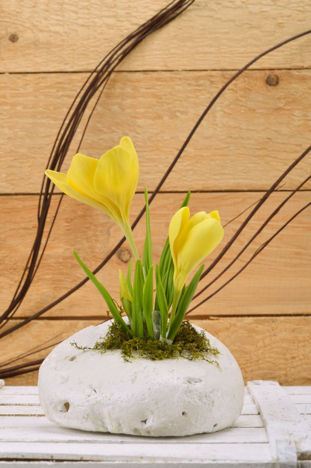 Fleur de crocus jaune artificielle en pâte polymère décorative faite main photo 1