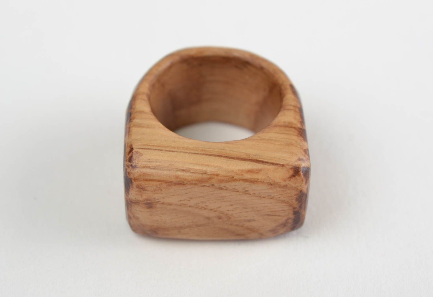 Резное кольцо деревянное светлое стильное объемное красивое унисекс хэнд мейд фото 4