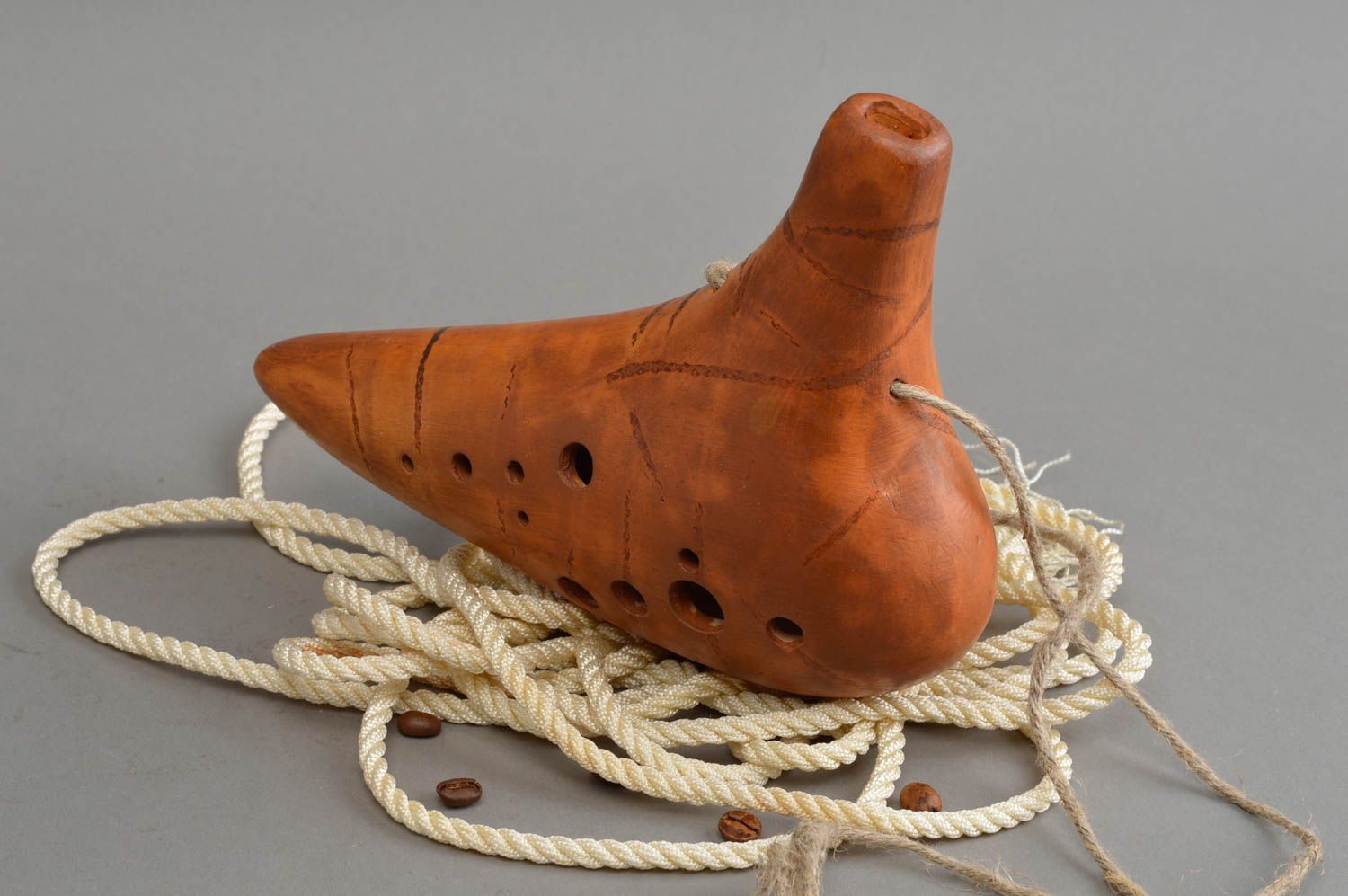 Sifflet en argile fait main original brun jouet décoratif pour enfant et maison photo 1