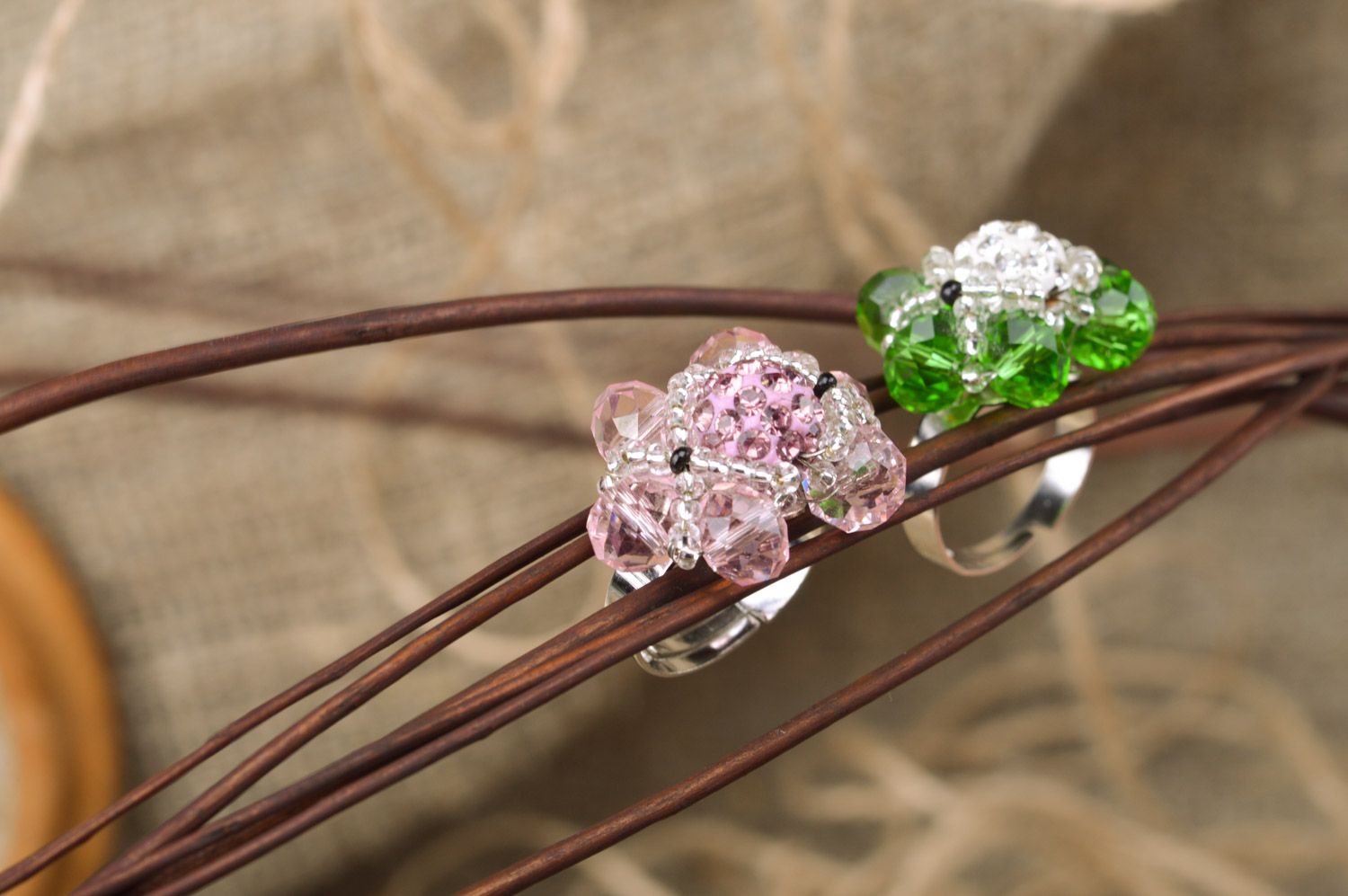 Set of handmade woven bead flower rings on metal basis 2 items photo 1