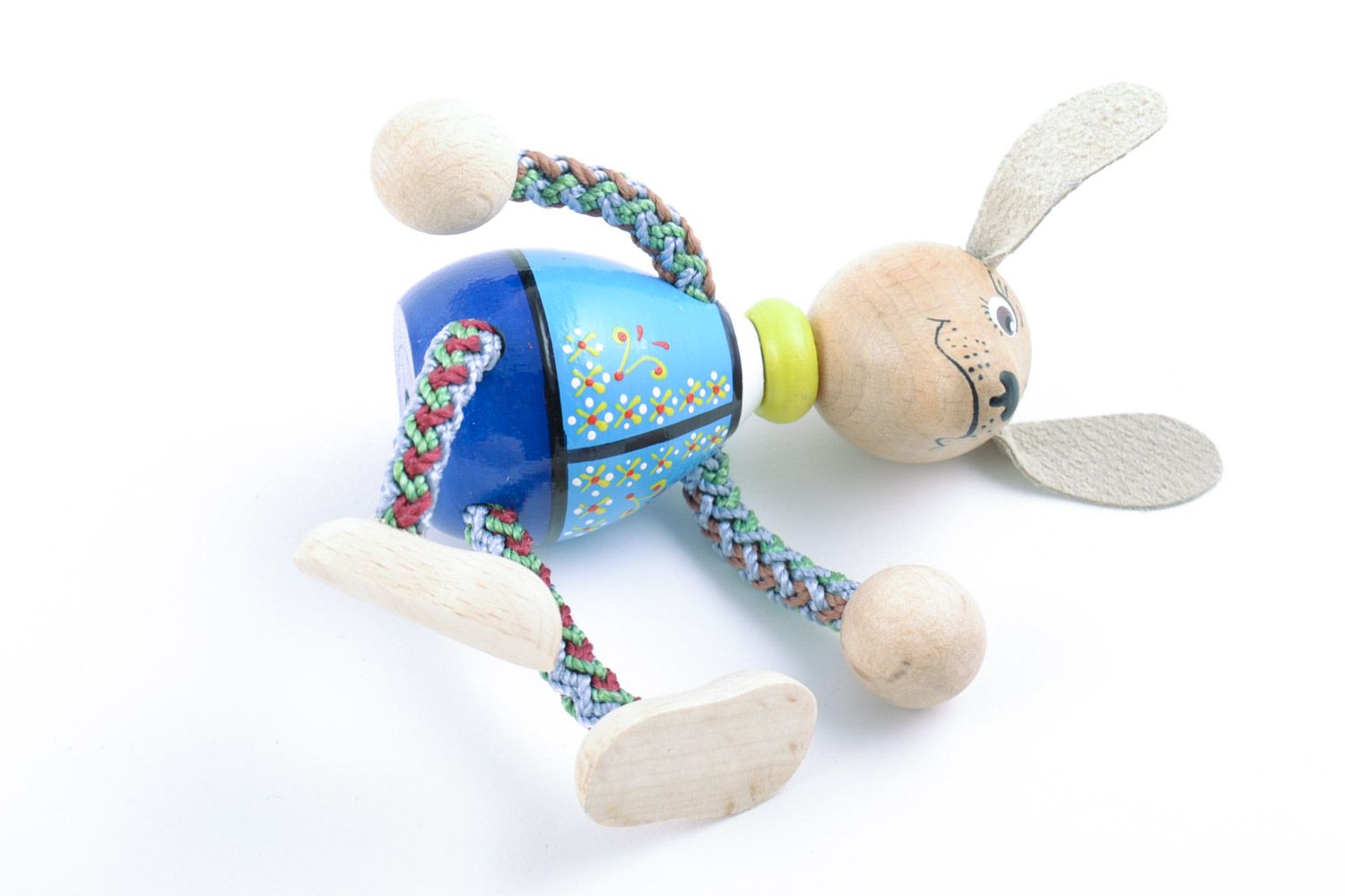 Öko Spielzeug aus Holz künstlerisch handmade Hund im blauen Anzug foto 5