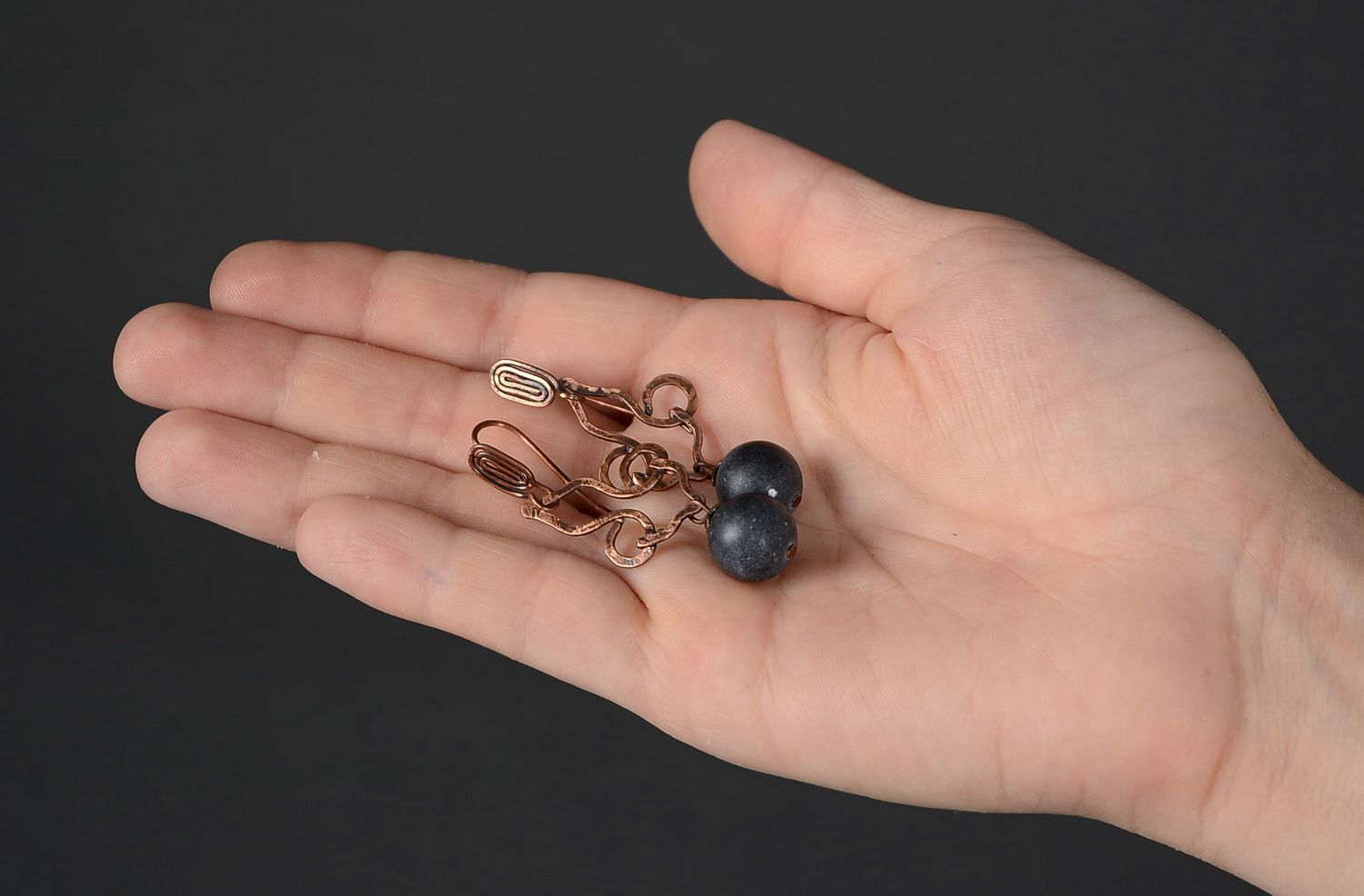 Ohrringe aus Kupferdraht mit Schungit foto 5