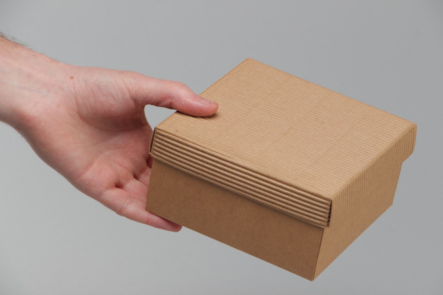 Petite boîte en carton brune carrée avec couvercle gaufré pour cadeau faite main photo 5