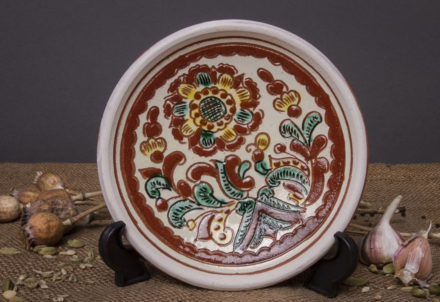Decorative clay plate photo 2