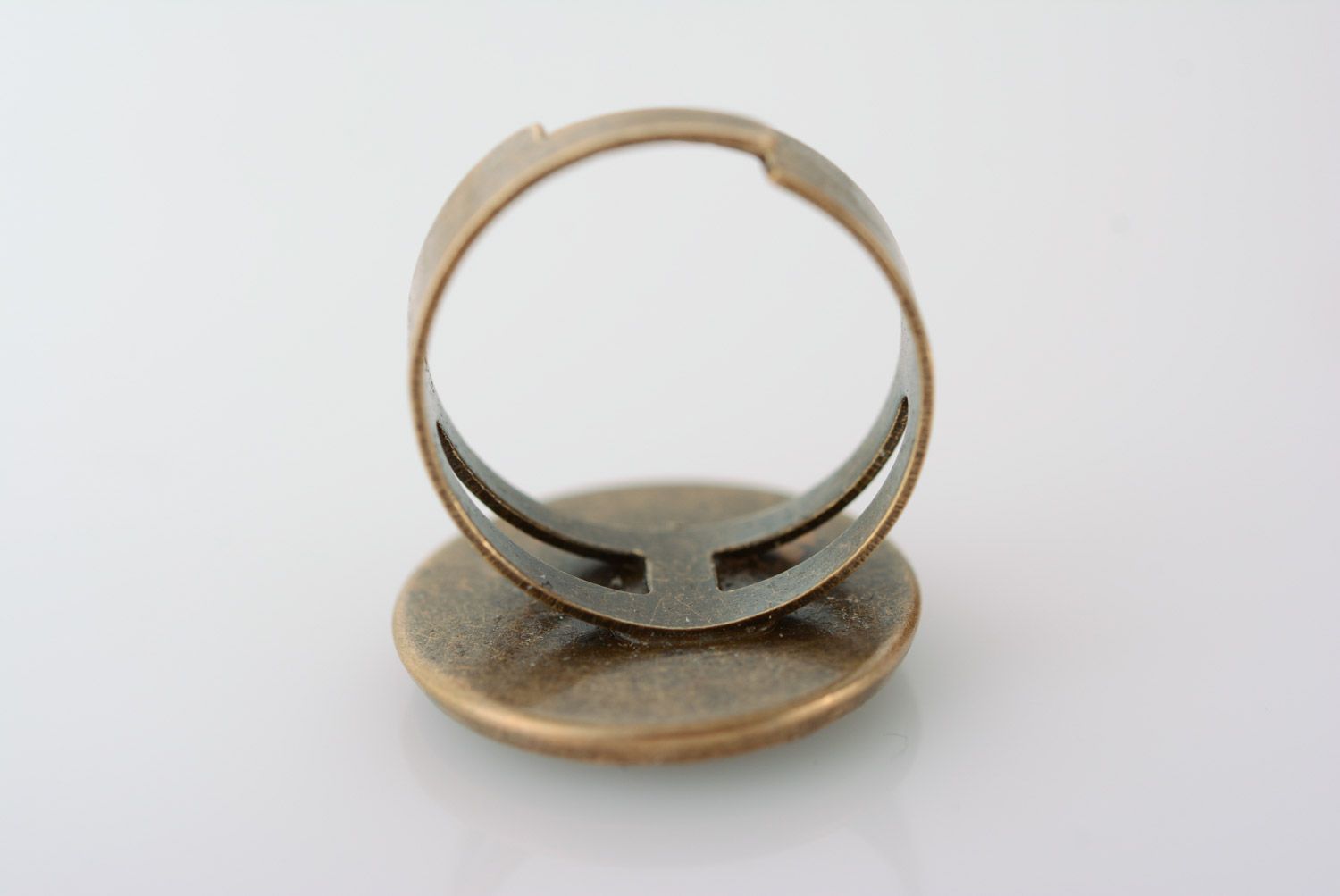 Handmade dark round women's ring with flower in epoxy resin in vintage style photo 5