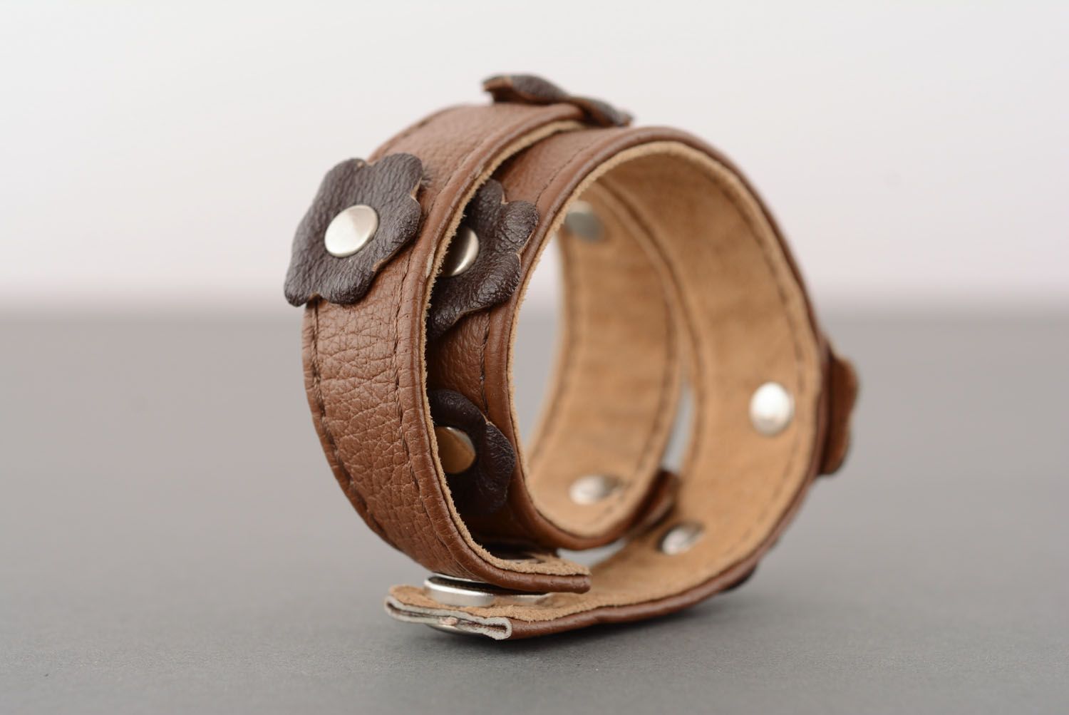 Thin leather bracelet photo 5