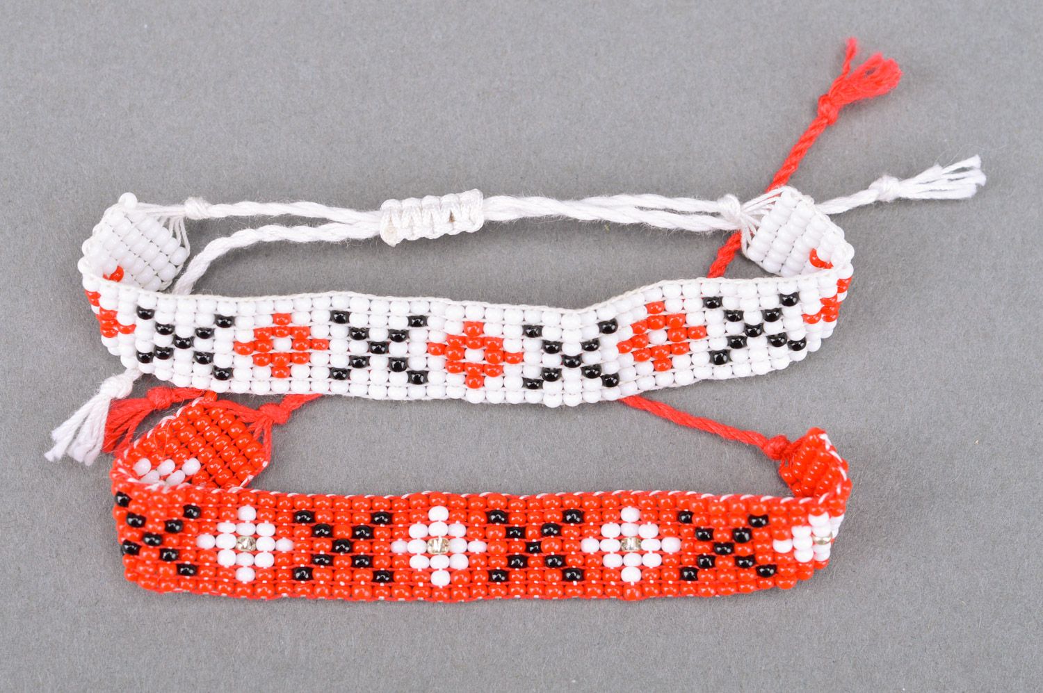 Set of homemade wide beaded wrist bracelets with ties 2 items red and white photo 2