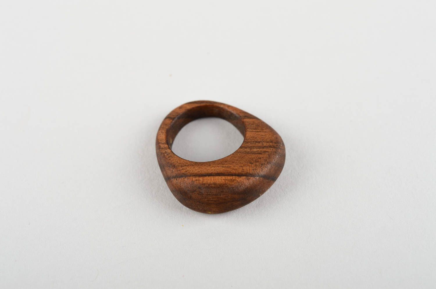 Кольцо из дерева ручной работы дизайнерское украшение изделие из дерева фото 5