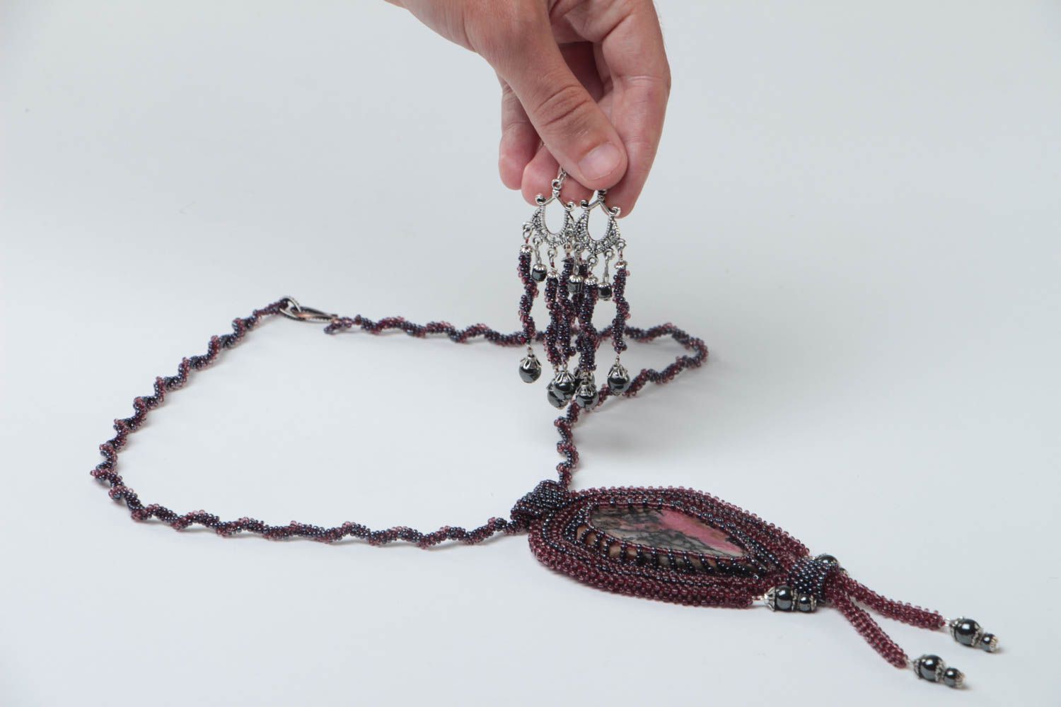 Модные бисерные украшения ручной работы серьги из бисера украшение на шею фото 5
