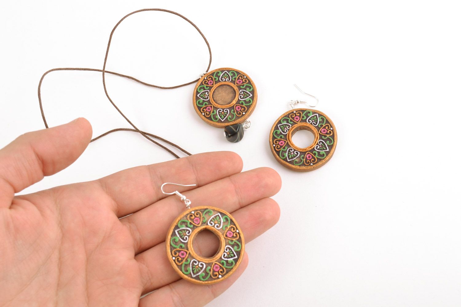 Set of handmade designer clay jewelry 2 items round earrings and pendant photo 2