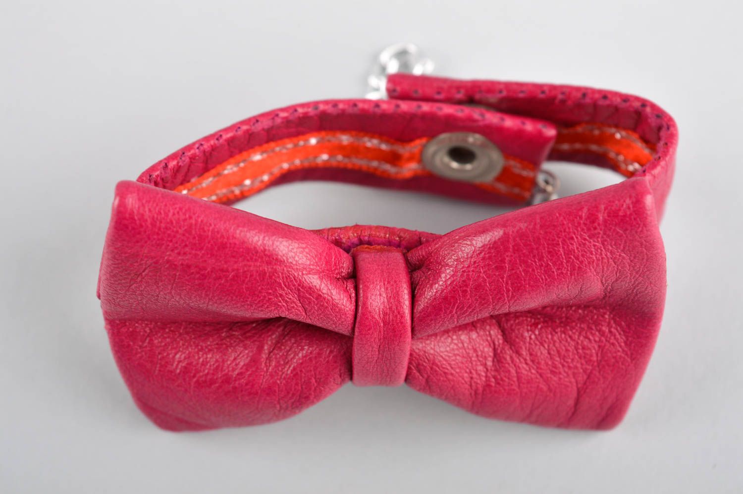 Кожаный браслет хэнд мэйд браслет на руку розовый с бантом украшение из кожи фото 2