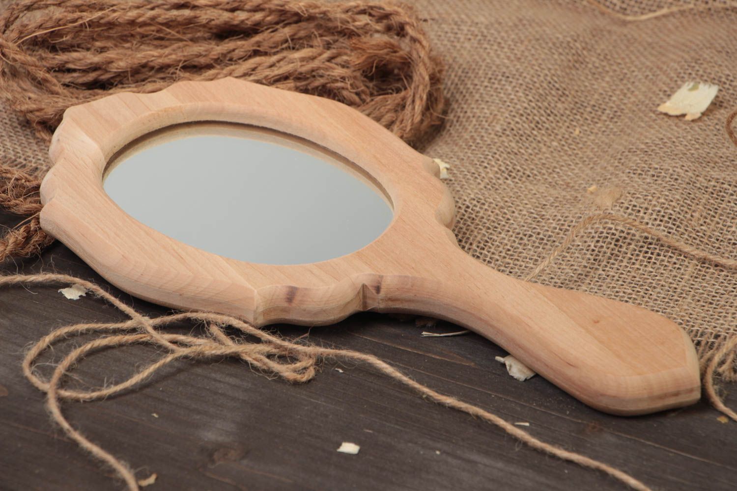 Заготовка в виде ручного зеркала из древесины ольхи ручной работы оригинальная фото 2