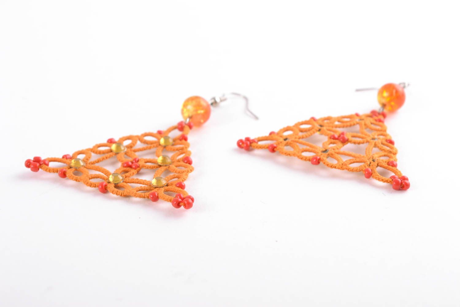 Boucles d'oreilles en dentelles frivolité triangulaires orange faites main photo 4