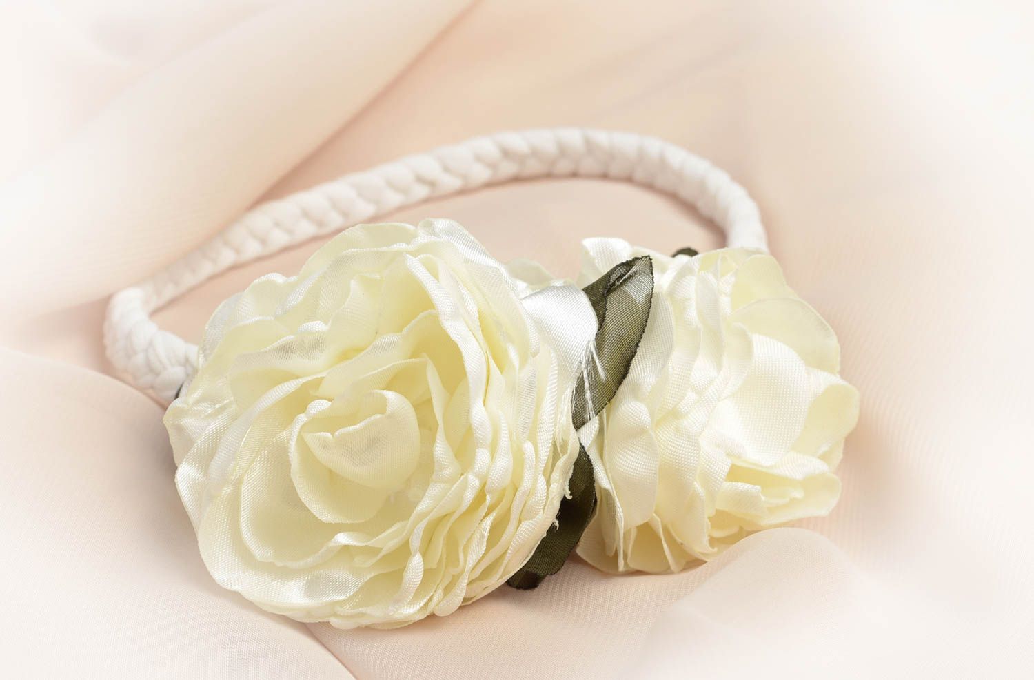 Zartes beige Blumen Haarband handmade Designer Schmuck Accessoire für Haare foto 5