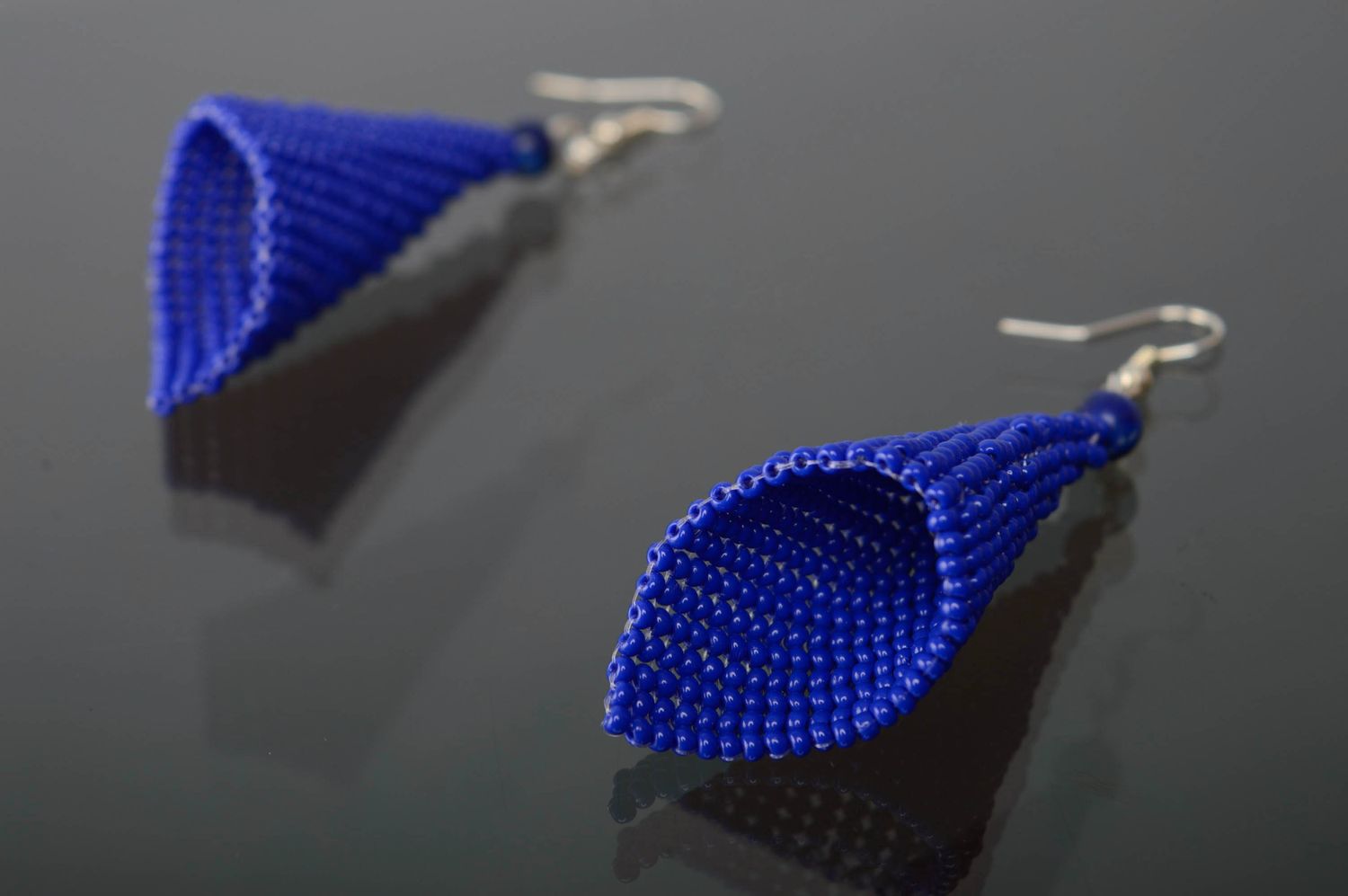 Handgemachte Ohrringe aus Glasperlen blau originell foto 1